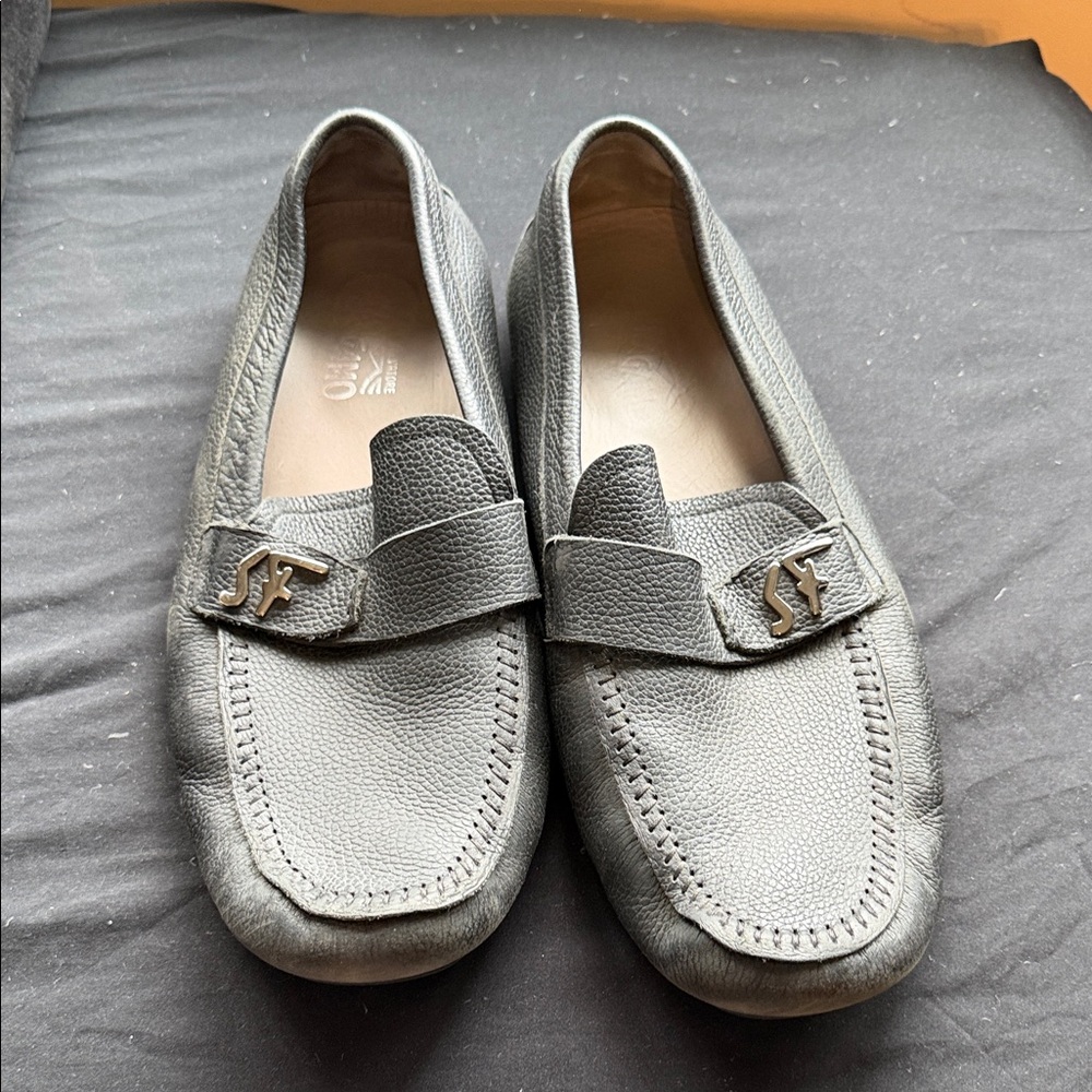 Salvatore Ferragamo Pebbled Black Loafers 11EE
